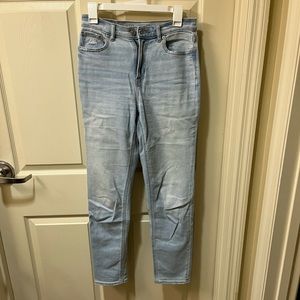 American Eagle Light Wash Mom Jean